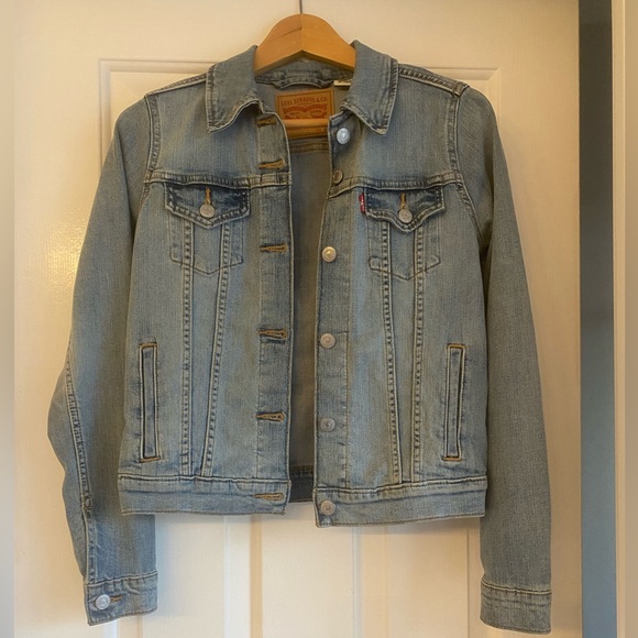 Authentic Levi’s Denim Jacket - Picture 2 of 8